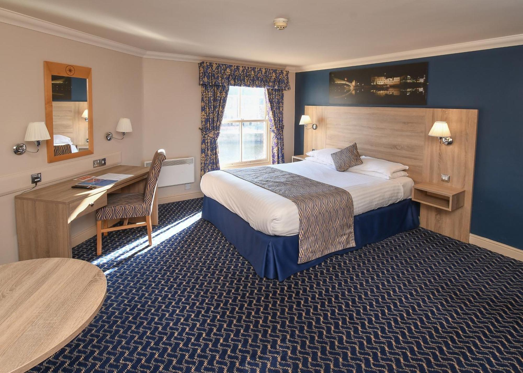 The Queens Hotel & Victoria Cloisters Apartments