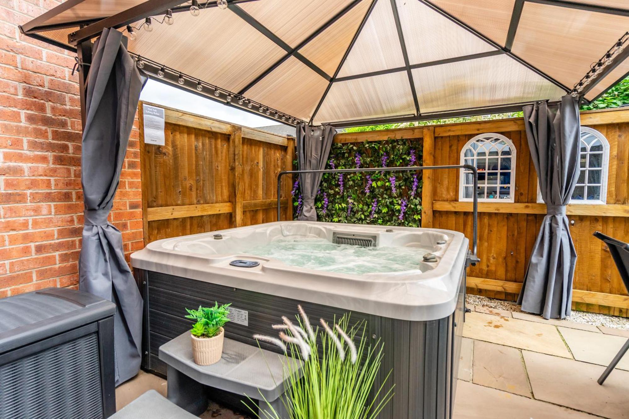 The Ebor House - With Hot Tub Villa - York